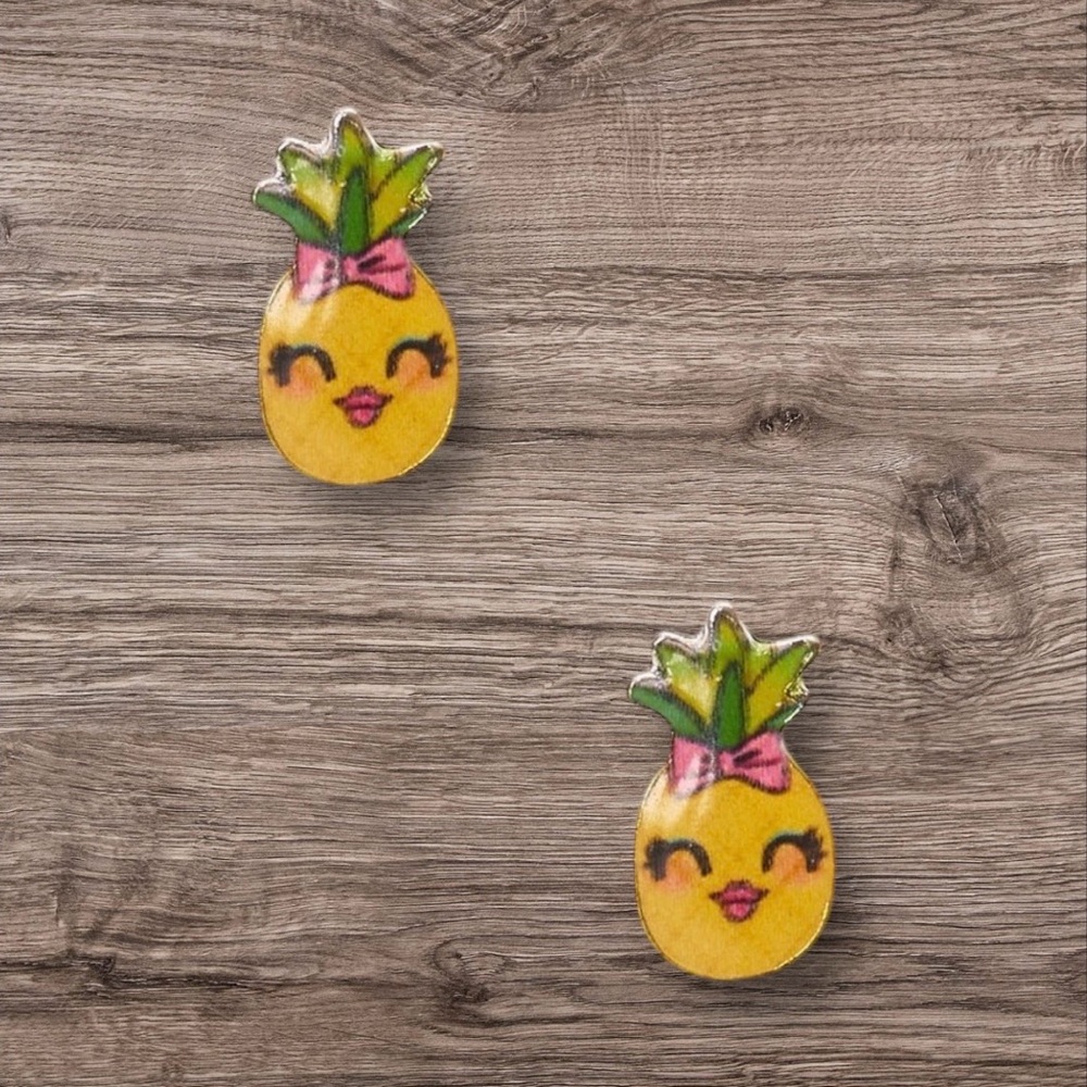 Claire’s Yellow Pineapple Stud Earrings